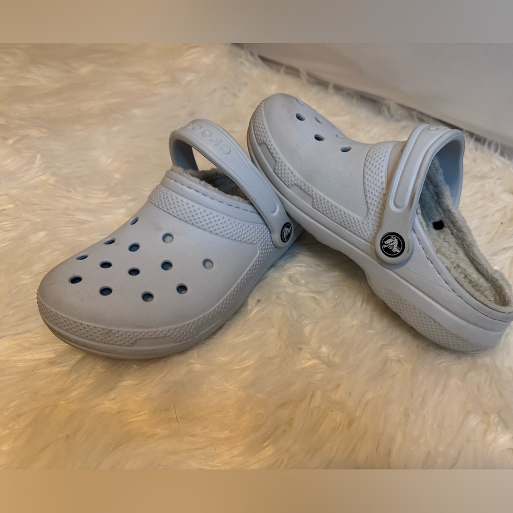 Crocs light grey SIZE 6,good condition